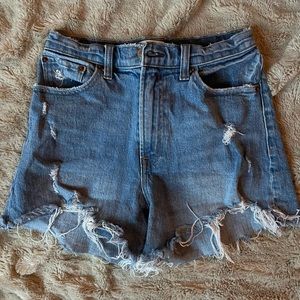 Abercrombie and Fitch high-rise 4” mom short